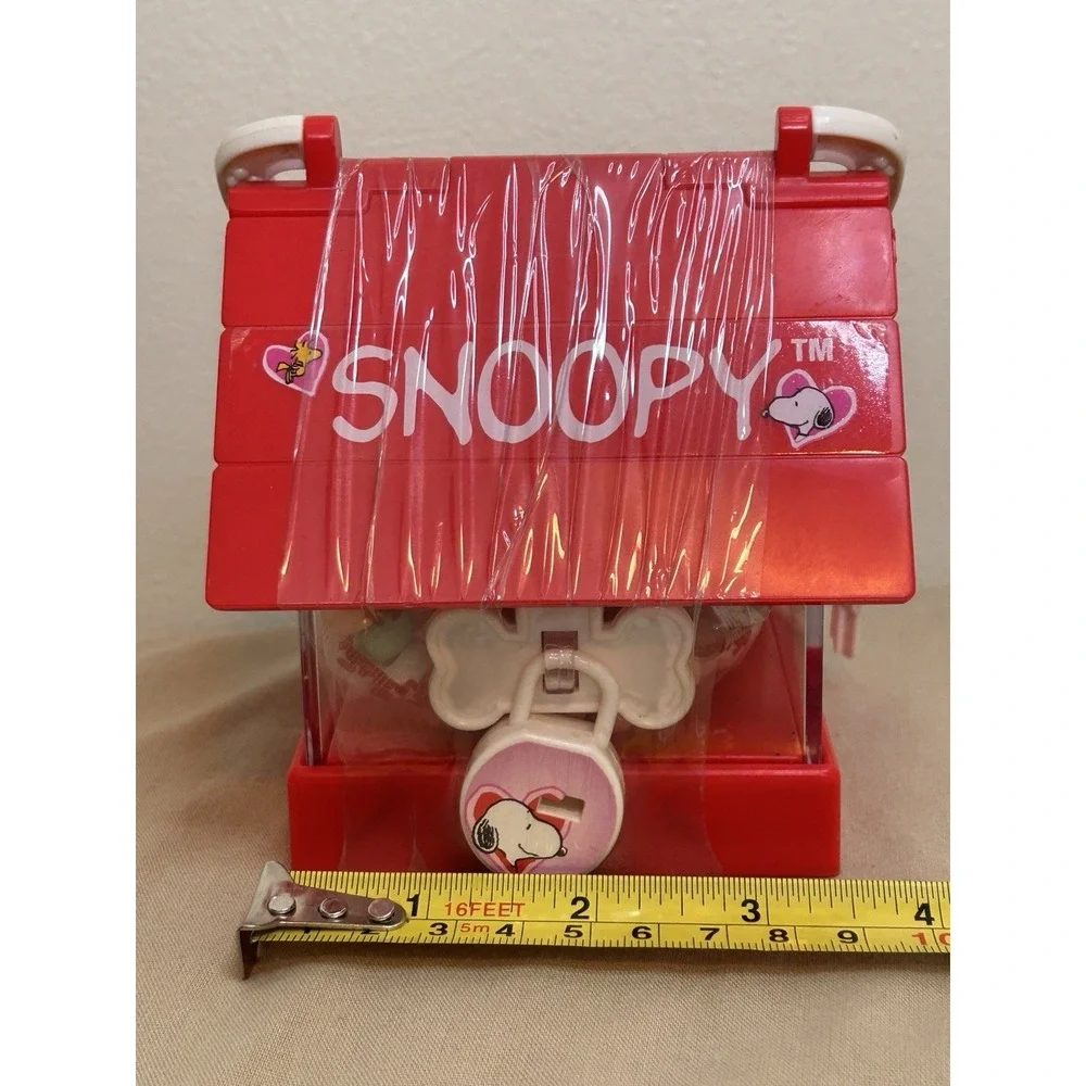 Rare Snoopy Tart Candy Dog House manufactured by Galerie 2010 Sealed